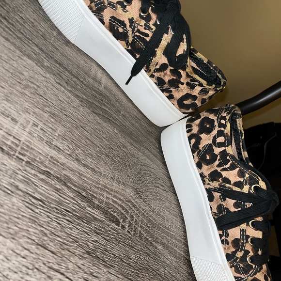 STEVE MADDEN cheetah platform sneakers! Great for Cheetah costume - Picture 3 of 7